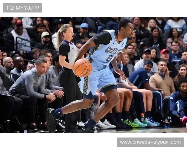 福克斯中距离惩罚防守，马刺团队篮球爆冷湖人